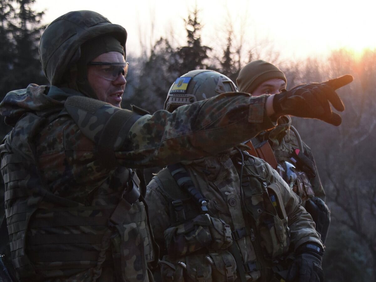    Бойцы батальона "Азов" под Широкино, Донецкая область© AP Photo / Mstyslav Chernov