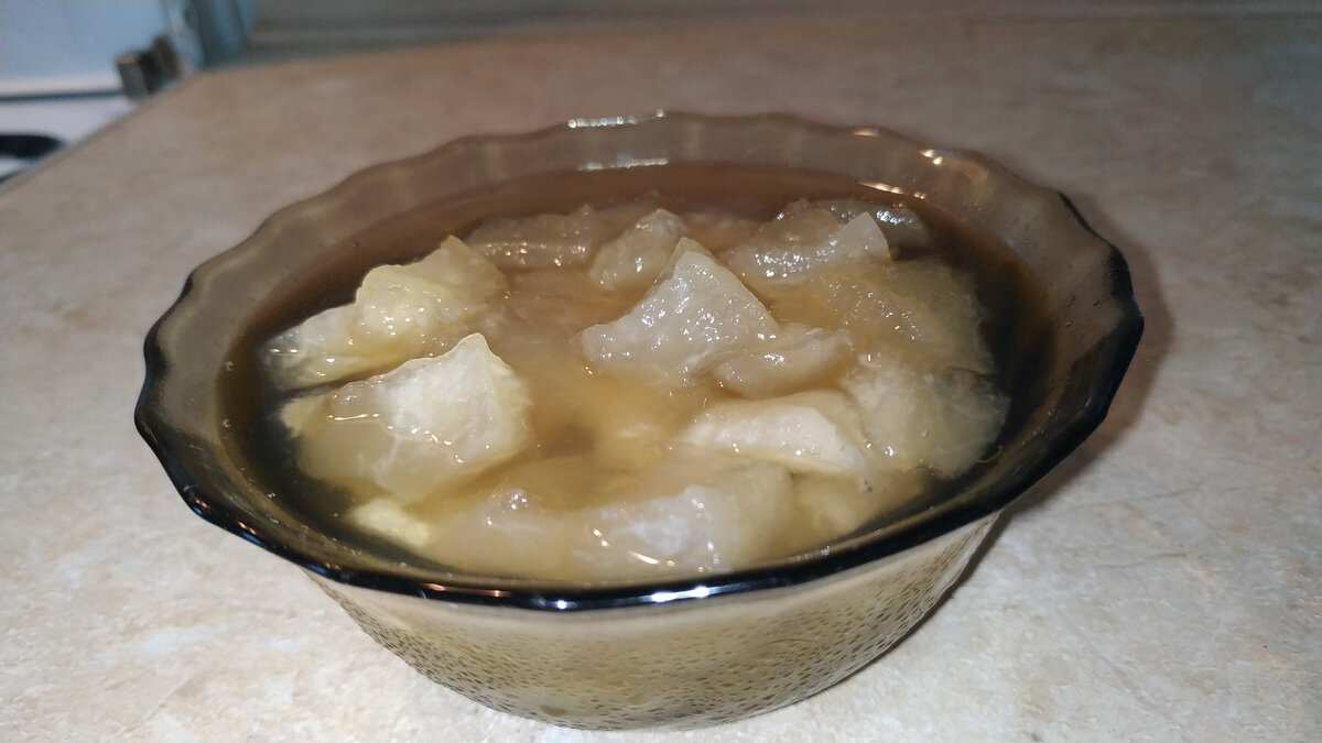 Дынные кусочки в грушовом сиропе.