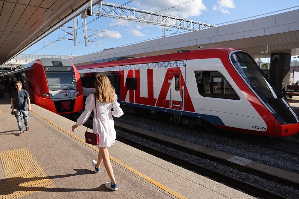 Мцд поезда. Ласточка электропоезд мцд. Электрички купчино комфорт. Пересесть на другой поезд. Пересесть на другой поезд.