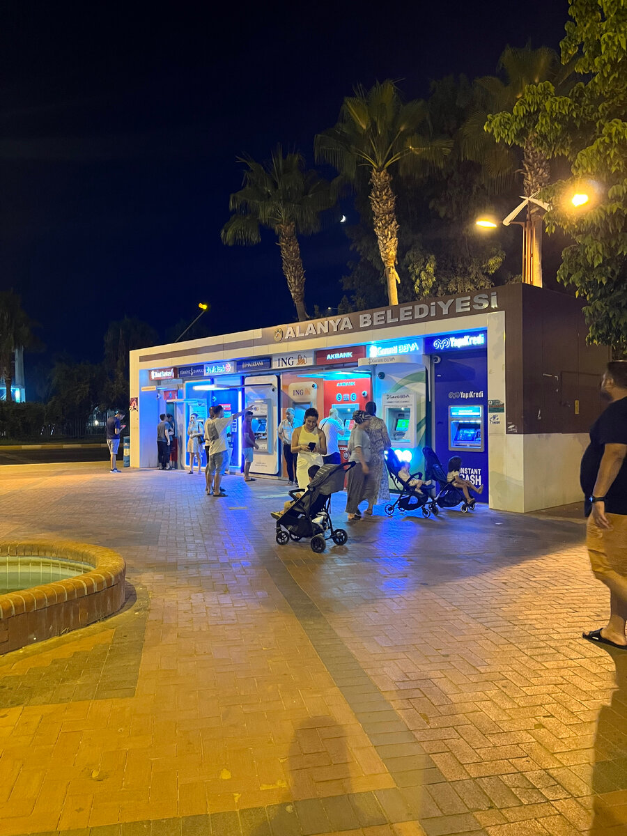 Банкоматы разных банков 