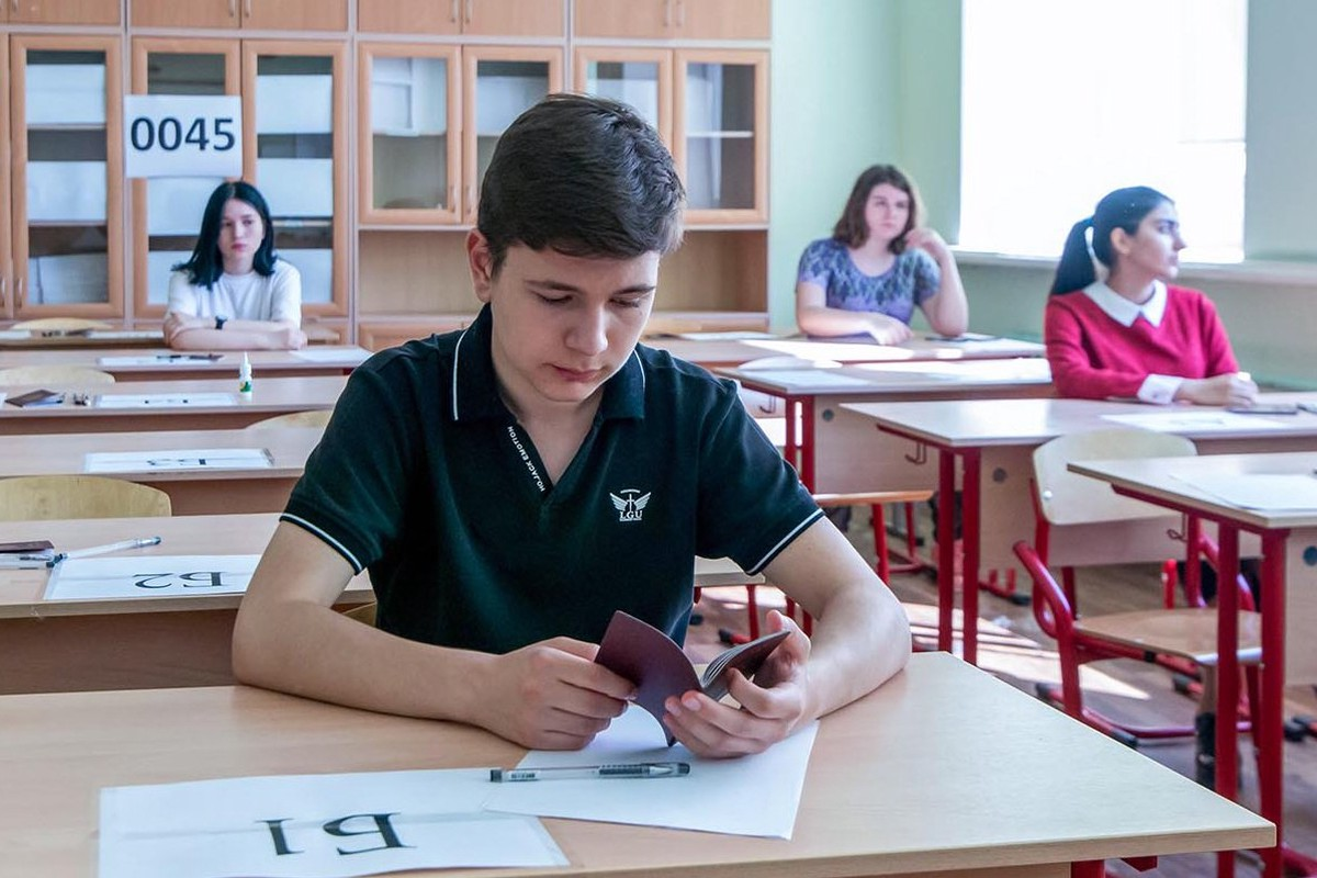 Прошло огэ. Экзамен ОГЭ. Сдача ОГЭ. Общий государственный экзамен. Современные учебные заведения