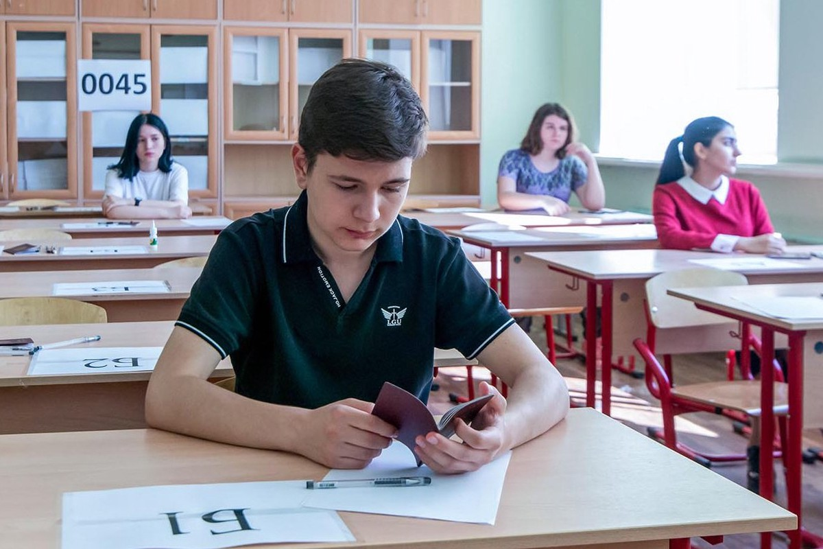 Пройти егэ. Экзамен ОГЭ. Сдача ОГЭ. Общий государственный экзамен. Современные учебные заведения.