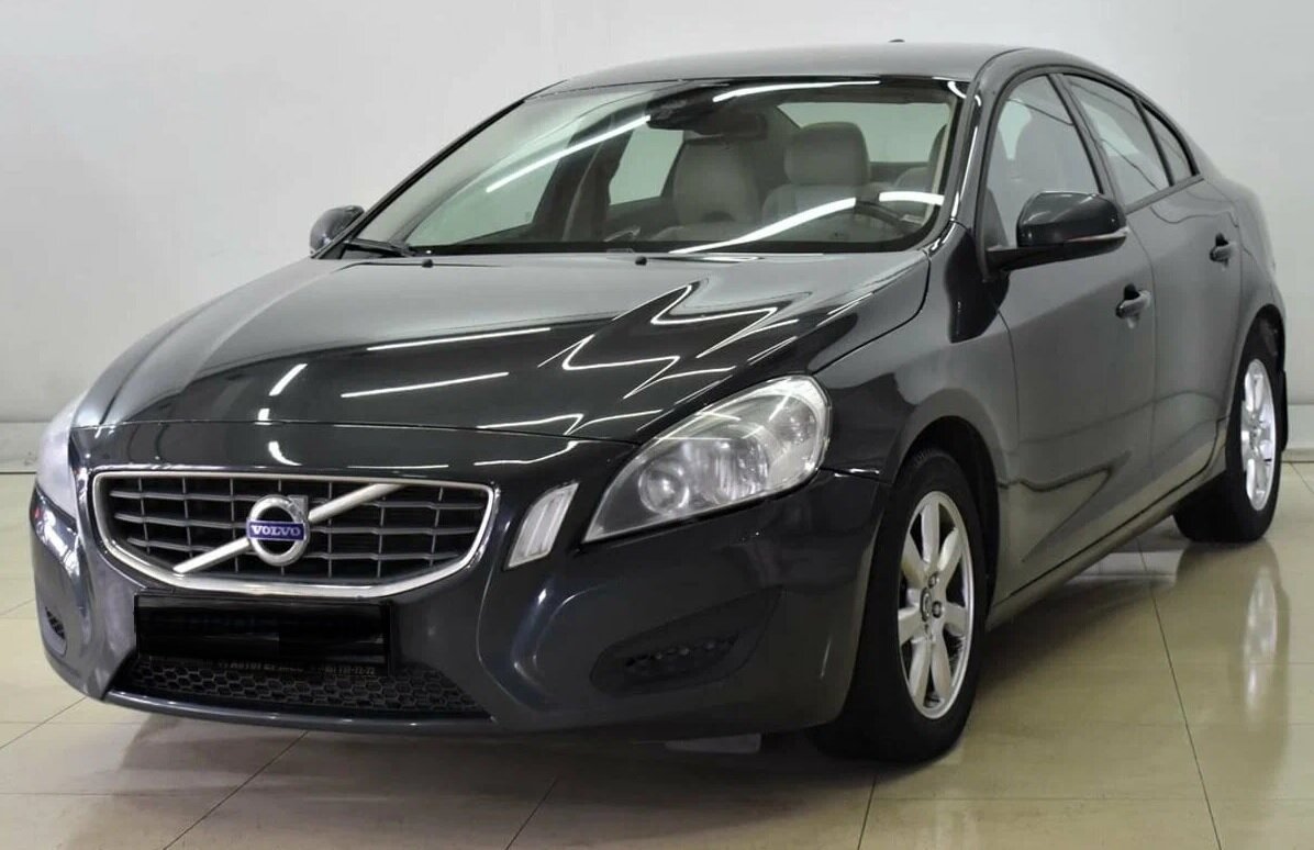 Volvo S60.