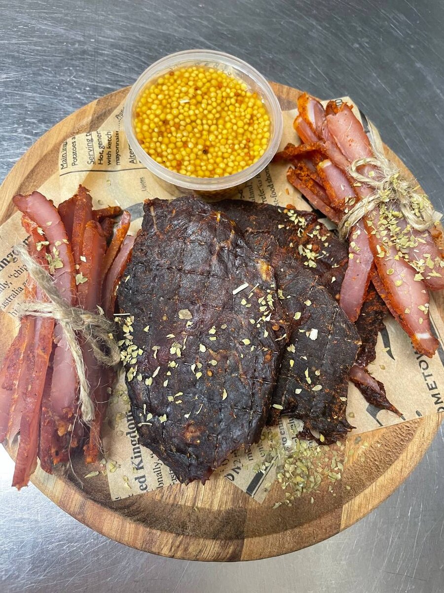Вяленое мясо ЧипСтейк.  Источник фото сайт бренда ЧипСтейк https://chipsteak.ru