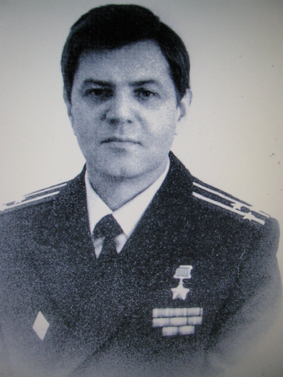 Капитан первого ранга ,командир