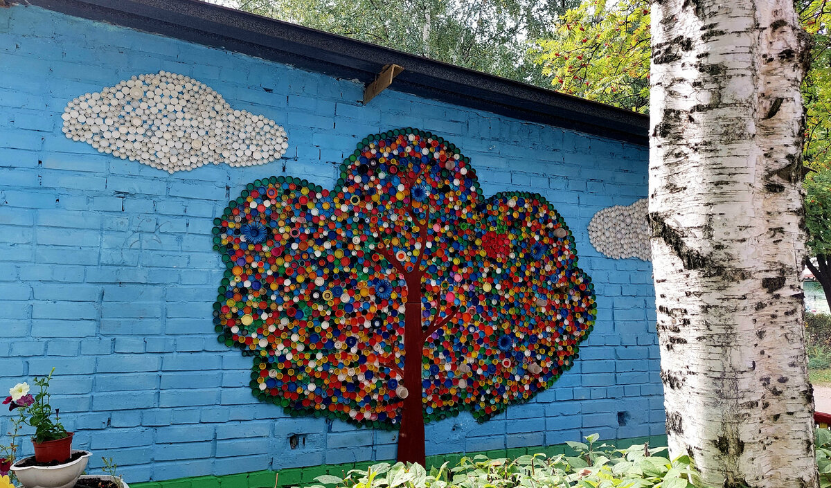 Яблонька из сказки "Гуси-лебеди", арт-объект в детском саду