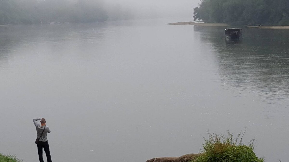 Туманное утро на берегу Луары