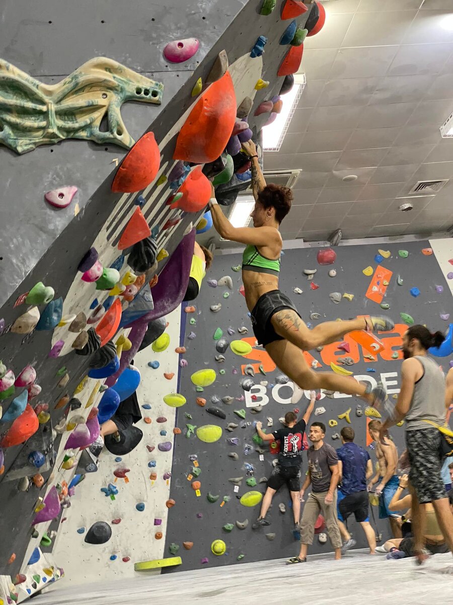 моя последняя нервная клетка пытается не улететь в космос