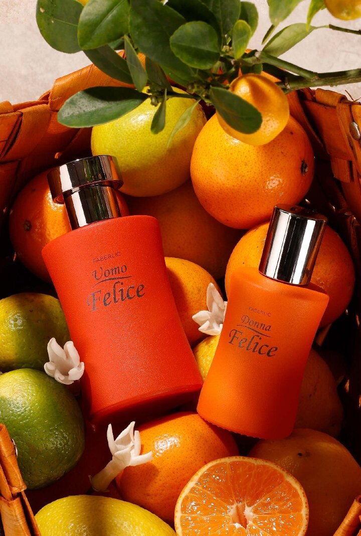 У радости есть свой аромат. Аромат сицилийских цитрусов, искристый и задорный…». Французский парфюмер Пьер Бурдон описывает образ, вдохновивший его на создание дуэта ароматов Donna Felice и Uomo Felice: «Июльский полдень. На площадь старинного сицилийского городка влетает юркая Vespa. Он и Она мчатся прочь из города, туда, где ярко горят апельсиновые рощи. Цитрусовые деревья покрывают здесь все побережье, так что с моря остров кажется золотым. А в вышине – солнце – сочный грейпфрут в вазочке с ледяным щербетом из облаков».Направление: древесно-цитрусовый аромат.Верхние ноты – это прогулка по цитрусовой роще в жаркий день. Лёгкий ветерок, резвящийся в кронах деревьев, пронизан освежающими ароматами бергамота, мандарина, сладкого лимона и зелёных листьев. В ноте сердца – тепло солнечных лучей, пробивающихся сквозь свежую зелень. Так звучат ландыш, роза, бархатцы, оставляя в шлейфе сладкую истому, которую придают композиции ветивер, тиковое дерево и амбро-мускусный аккорд.Ольфакторная пирамидаВерхние ноты: бергамот, мандарин, сладкий лимон, зеленые листья.Ноты сердца: ландыш, роза, бархатцы.Шлейф: ветивер, тиковое дерево, амбро-мускусный аккорд.
