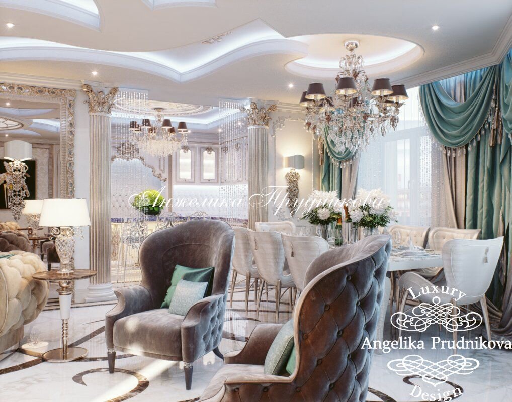 На фото: Столовая зона у камина в классическом интерьере кухни-гостиной