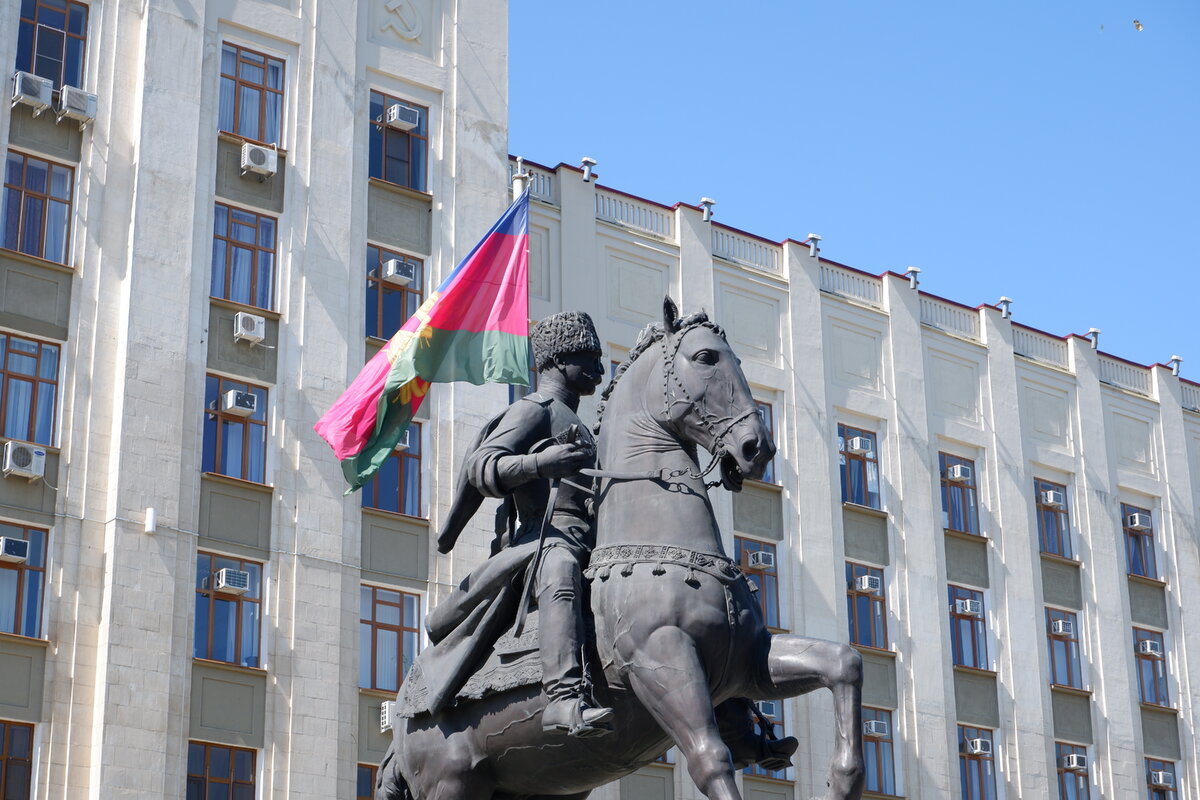 Памятник "коню"  