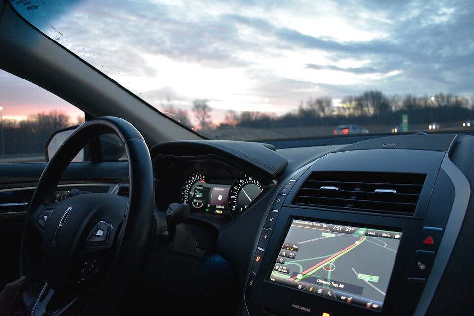 https://pixabay.com/photos/car-gps-na-navigation-automotive-4073514/