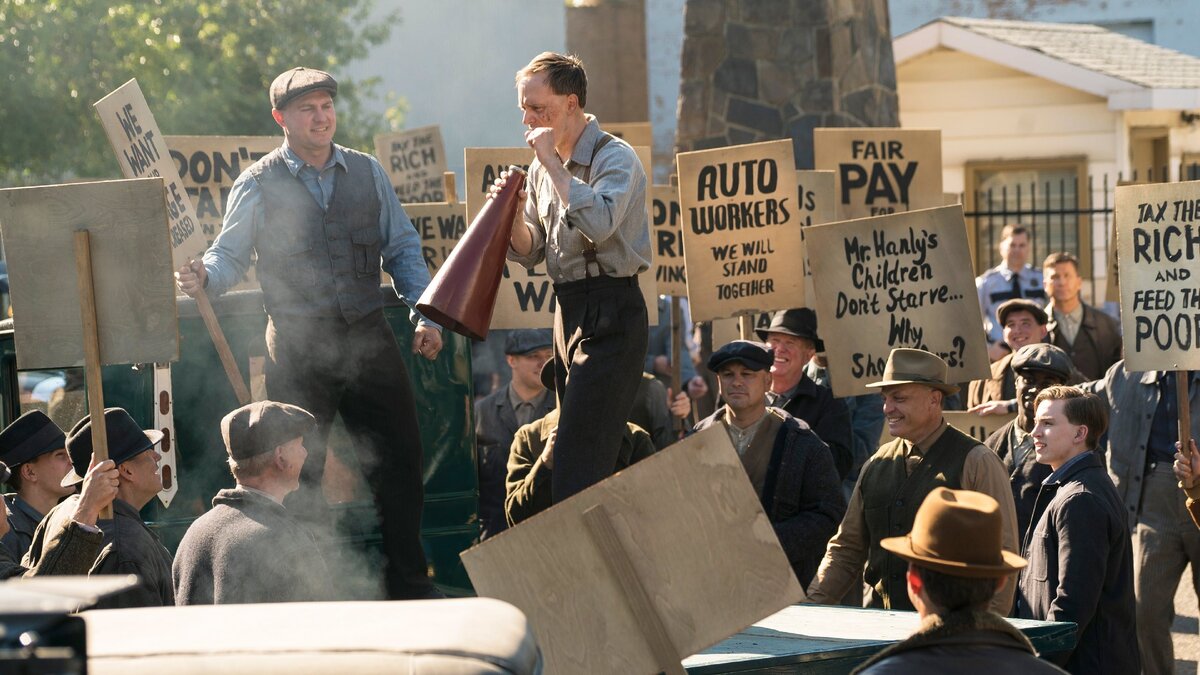 Кадр из сериала "Проклятая нация" (2017)