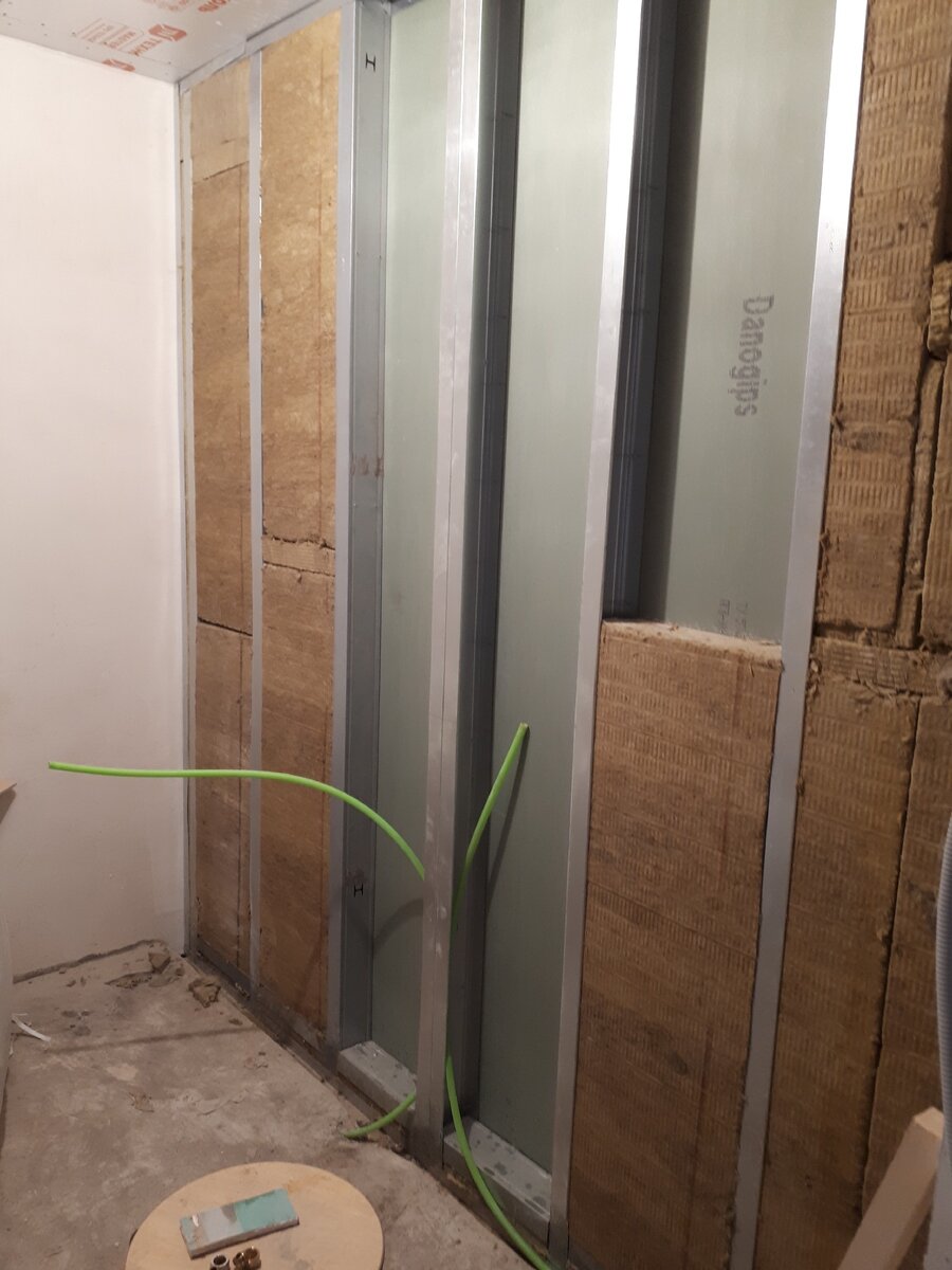 Растояние между шлангами 50 см.