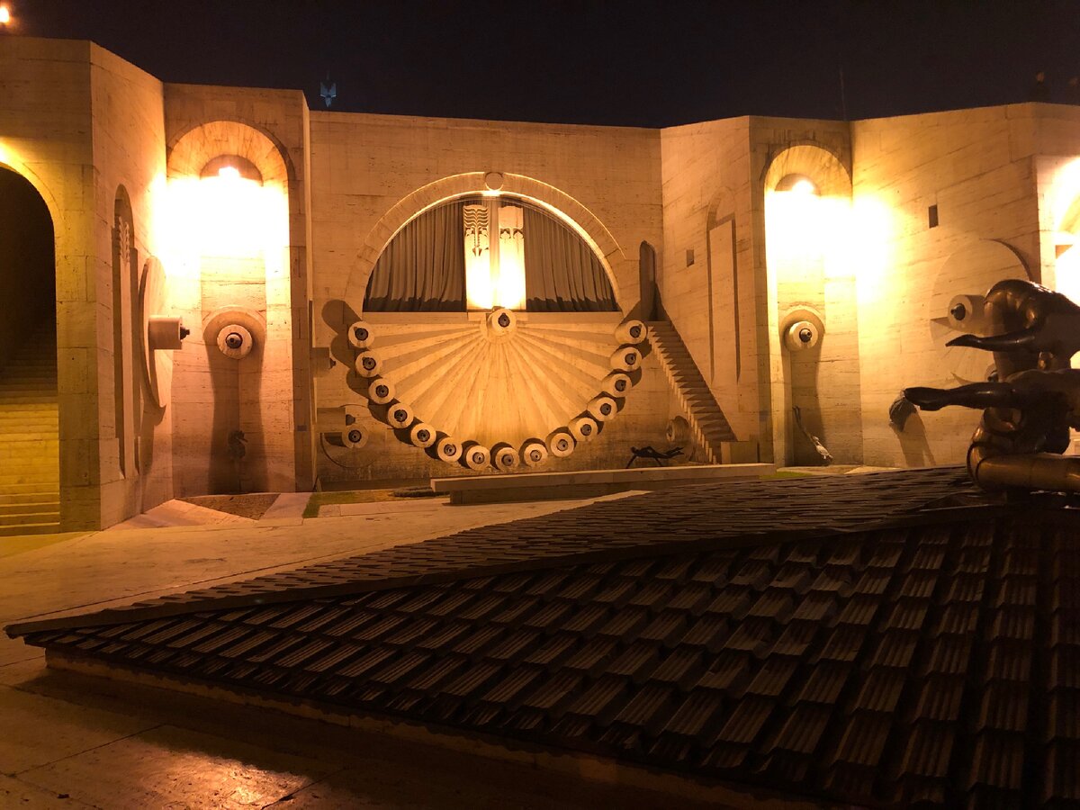 Фасад верхнего этажа