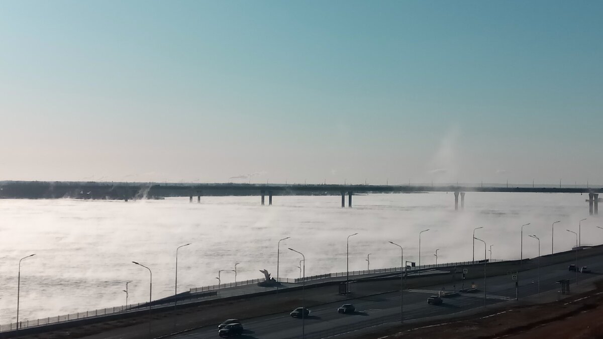Хорошего дня мужчине. Паром в тумане. Волге закипела. Вчера утром 3 было. Туман над волгой саратов.