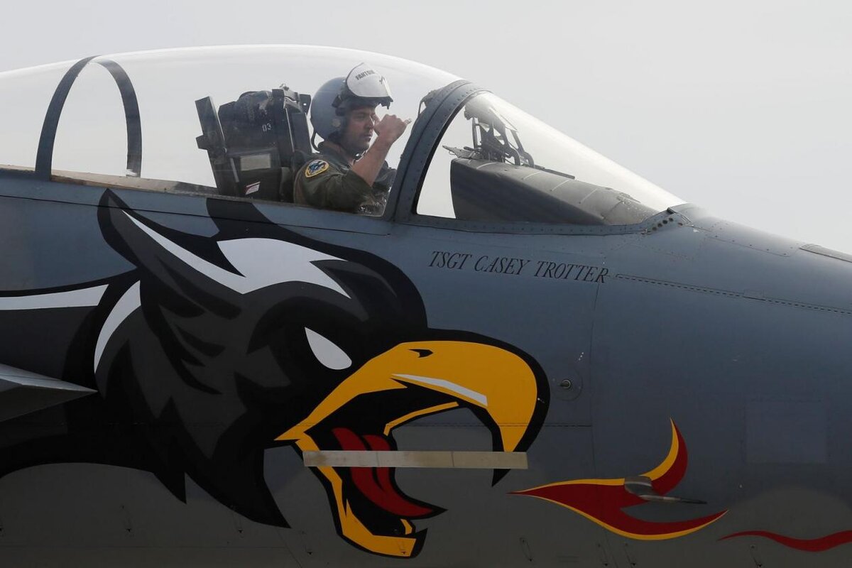 ВВС США купили свой последний F-15 в 2001 году, но с тех пор иностранные продажи не давали покоя производственной линии Boeing. Компания дважды в последние годы снова пыталась привлечь интерес ВВС, сначала с помощью полузакрытого Silent Eagle в 2010 году. В 2016 году Boeing вновь представил новый F-15 Eagle 2040C. Eagle 2040C рассчитан на перевозку до шестнадцати радиолокационных ракет AMRAAM AIM-120D, что более чем в четыре раза превышает первоначальное количество. Линия передачи данных Talon HATE позволит модернизированной конструкции объединятся  с F-22 Raptor. Согласно одной из концепций операции, скрытая, но относительно небольшая огневая мощь, F-22 летает среди самолетов противника, передавая информацию о цели Eagle 2040C, действующей в качестве батареи летающей ракеты. Сегодня ВВС США по-прежнему используют около 177 модернизированных F-15C и двухместных моделей D, а также около 224 F-15E Strike Eagles. F-15 размещены на передовых базах в Европе и Азии, прежде всего на ВВС Лакенхит в Великобритании и на базе ВВС Кадена на японском острове Окинава. Японские F-15J также работают с Окинавы и, как утверждается, были вовлечены в воздушную встречу в июне 2016 года с участием китайских истребителей Су-30 Flanker. F-15E в настоящее время размещены на авиабазе Инджирлик в Турции, где они участвуют в воздушной войне против Исламского государства. В мире, в котором по-прежнему доминируют истребители четвертого поколения, F-15 является стареющим, но все же грозным истребителем. Отсутствие достаточного количества F-22 Raptors для замены Eagle задержало отставку бойца, и теперь он готовится к дополнению F-22 на поле боя. Отсутствие текущей, жизнеспособной замены означает, что до выхода на пенсию оставшихся моделей C и E будет как минимум до начала 2030-х годов. Планер F-15 во всех его разновидностях почти наверняка потратит внушительные полвека в активном обслуживании - первый для передового истребителя ВВС США.