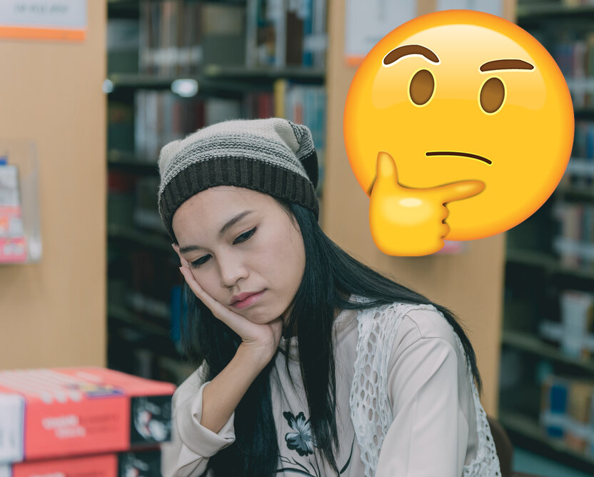 Если не получается, тренируйтесь! Желательно делать такое же серьезное выражение лица, как у смайлика справа.