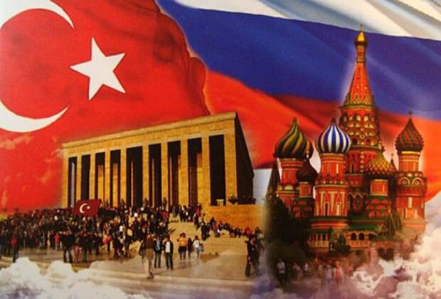 Русских туристов в Турции за двадцать с лишним лет изучили хорошо. Как только разрешили свободный выезд за границу, появившиеся в стране «челноки» ринулись толпой в Стамбул.