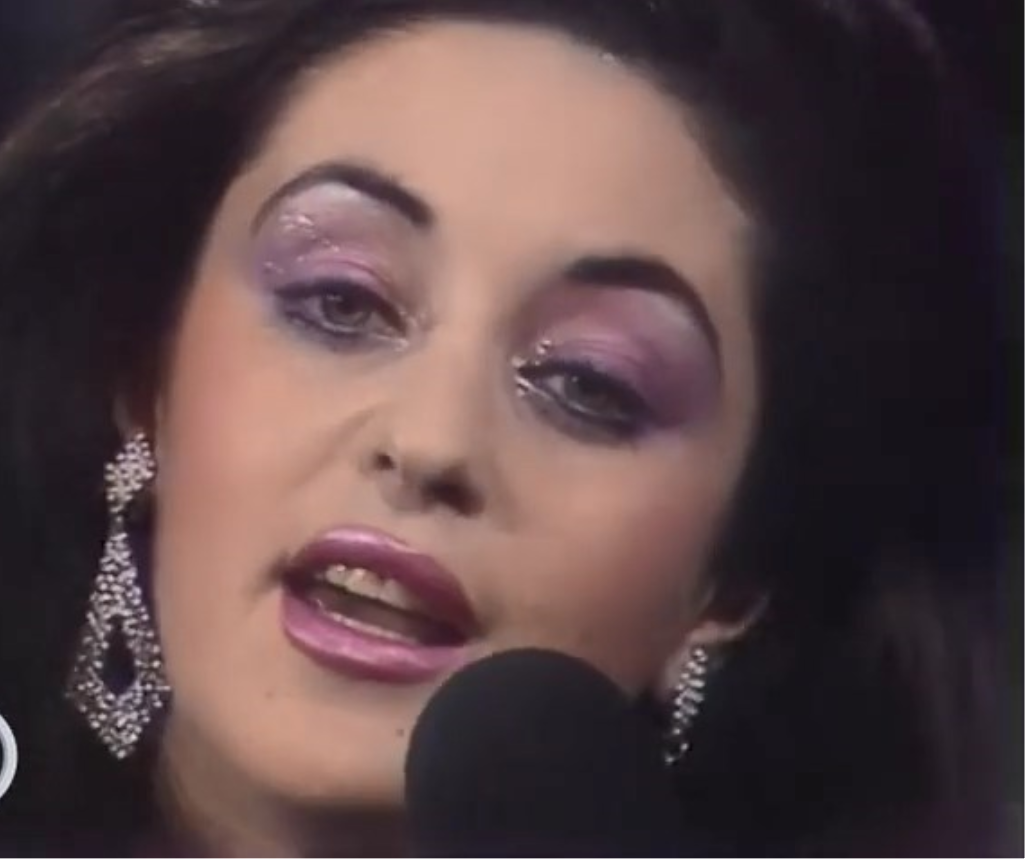 Здесь и далее кадры из телевизионных концертов.