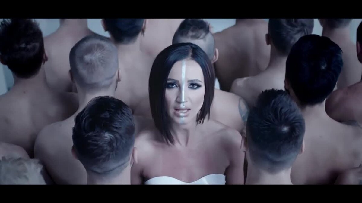 Кадр из клипа Ольги Бузовой "Мало половин"