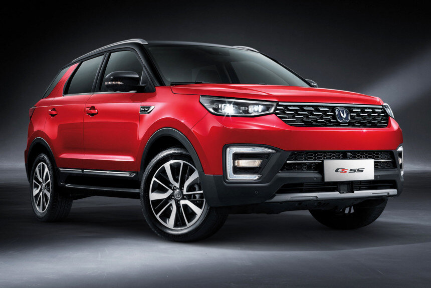 Под капотом паркетника установят бензиновую полуторалитровую "турбочетверку" BlueCore с отдачей 156 л.с., которая работает в паре с 6-ступенчатой МКПП или 6-скоростной АКПП. Помимо этого, будет и гибридная версия с аналогичным ДВС и стартер-генератором на 48 Вольт. Привод - передний или полный. 
