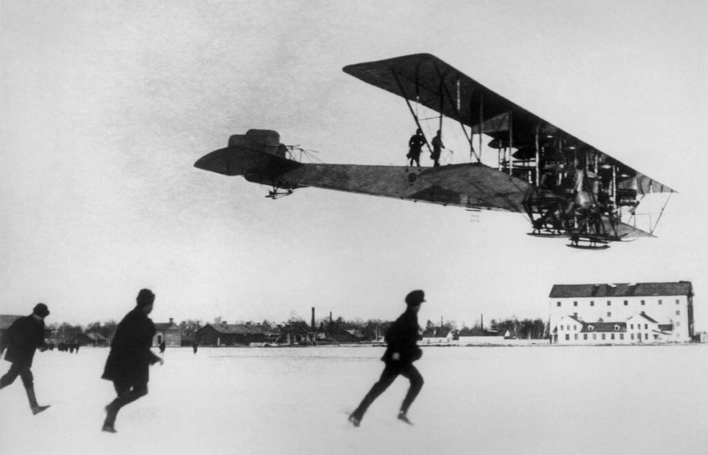 Четырёхмоторный «Илья Муромец» весил три тонны и имел размах крыльев в 30 метров