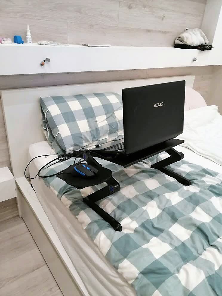 Подставка для ноутбука на кровать
