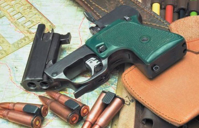 


В Советском Союзе тратились огромные ресурсы на поддержания своей разведки в правильном тонусе, ведь ее агенты выполняли огромное количество специальных поручений, которые влияли на судьбу страны и ее облик в мире. К великому сожалению, иногда такие поручения были связаны с необходимостью скрытно устранить человека. Специально для этого создавалось вот такое оружие.