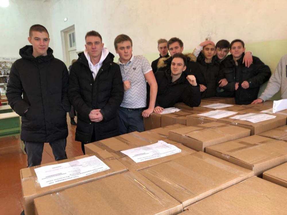 Сегодня в Усть-Лабинск прибыли автомобили «Газель» , которые доставили 12 тысяч книг для районных библиотечной сети. Это очередной подарок родному району от бизнесмена Олега Дерипаски. 