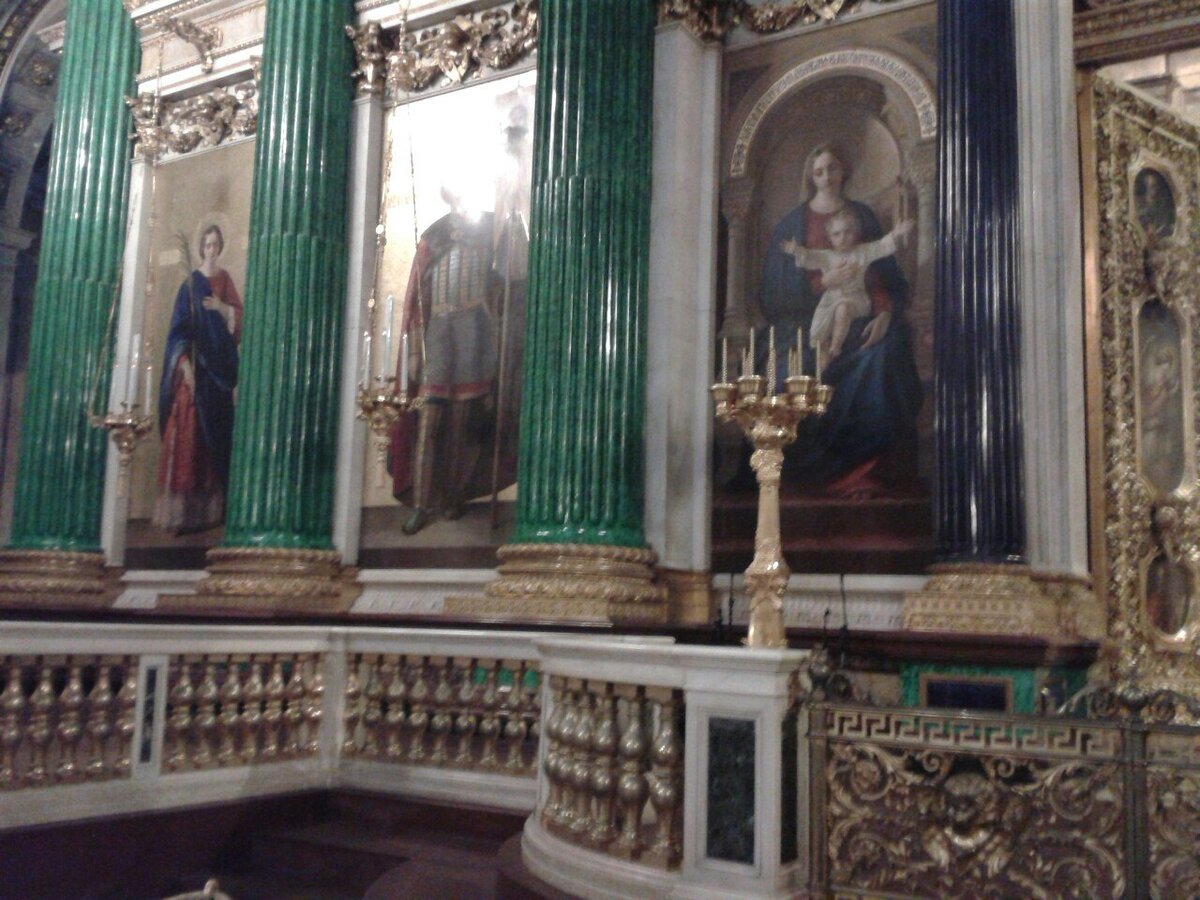 Те самые, десятиметровые колонны из уральского малахита