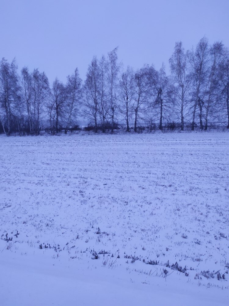 А за городом снег.