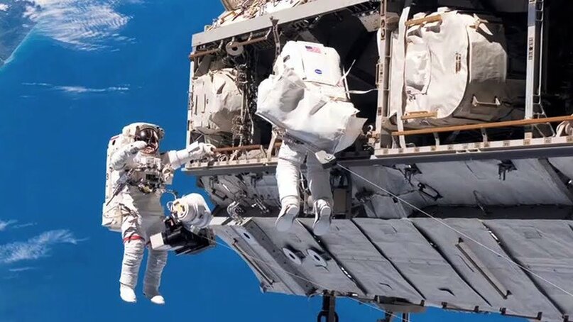 We go spacewalking every day. — Мы ходим на космическую прогулку каждый день.