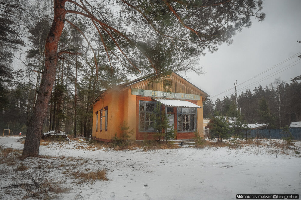 Вернулся спустя два года в военный городок. Полная разруха, украли даже «Ракеты С-25 Беркут»!