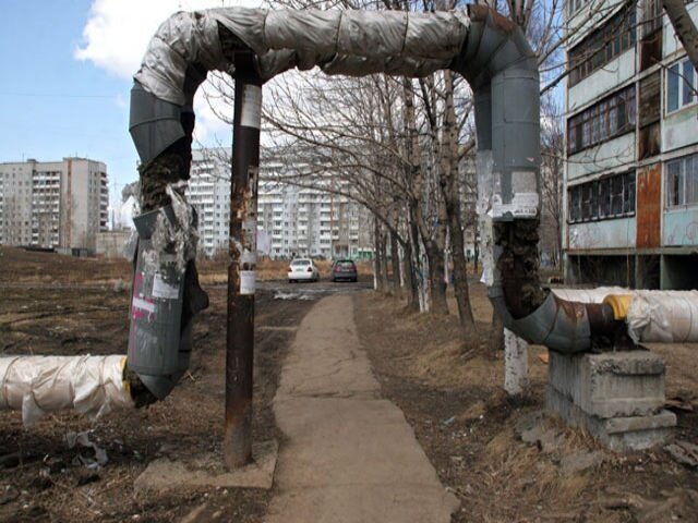 вот так выглядят трубы защищенные оцинковкой / стелотканью и ППУ скорлупой