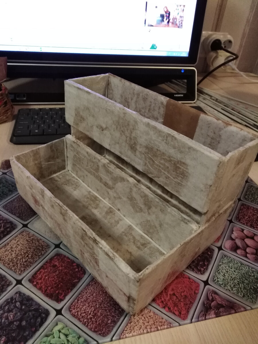 Органайзер обклеен бумажными салфетками