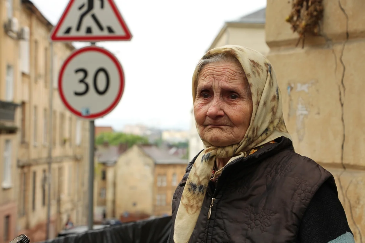 Сын вынуждает мать продать единственную квартиру