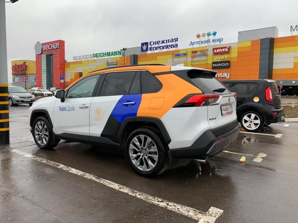 Toyota RAV4 Яндекс.Драйв (Дмитрий Агафонов)