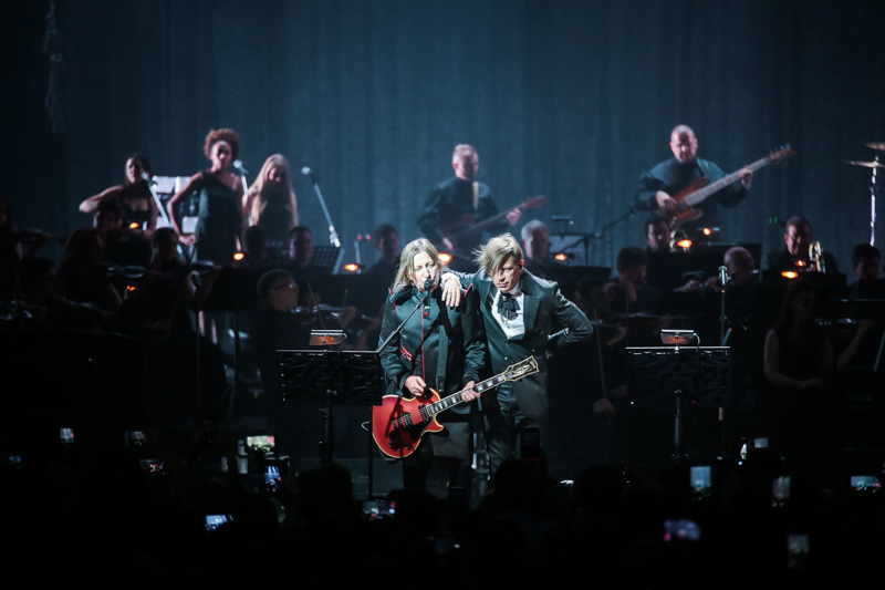 Би-2 с симфоническим оркестром в Crocus City Hall. Источник: официальный сайт концертной площадки https://crocus-hall.ru/photos/bi218/