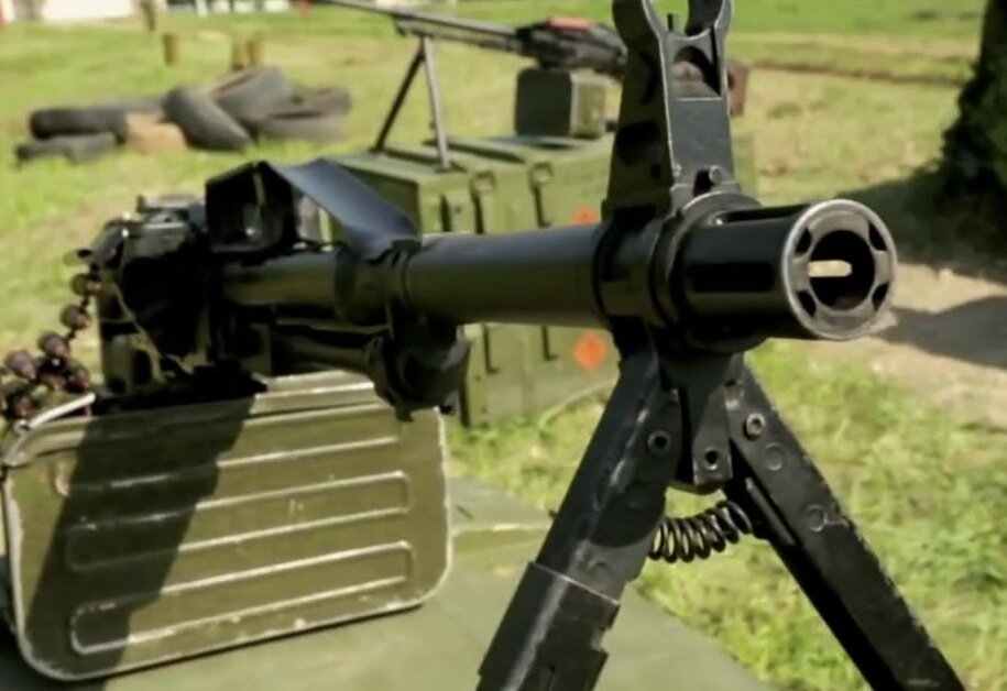 Те самые 4 отверстия на срезе пламегасителя, их отчетливо видно на фото.