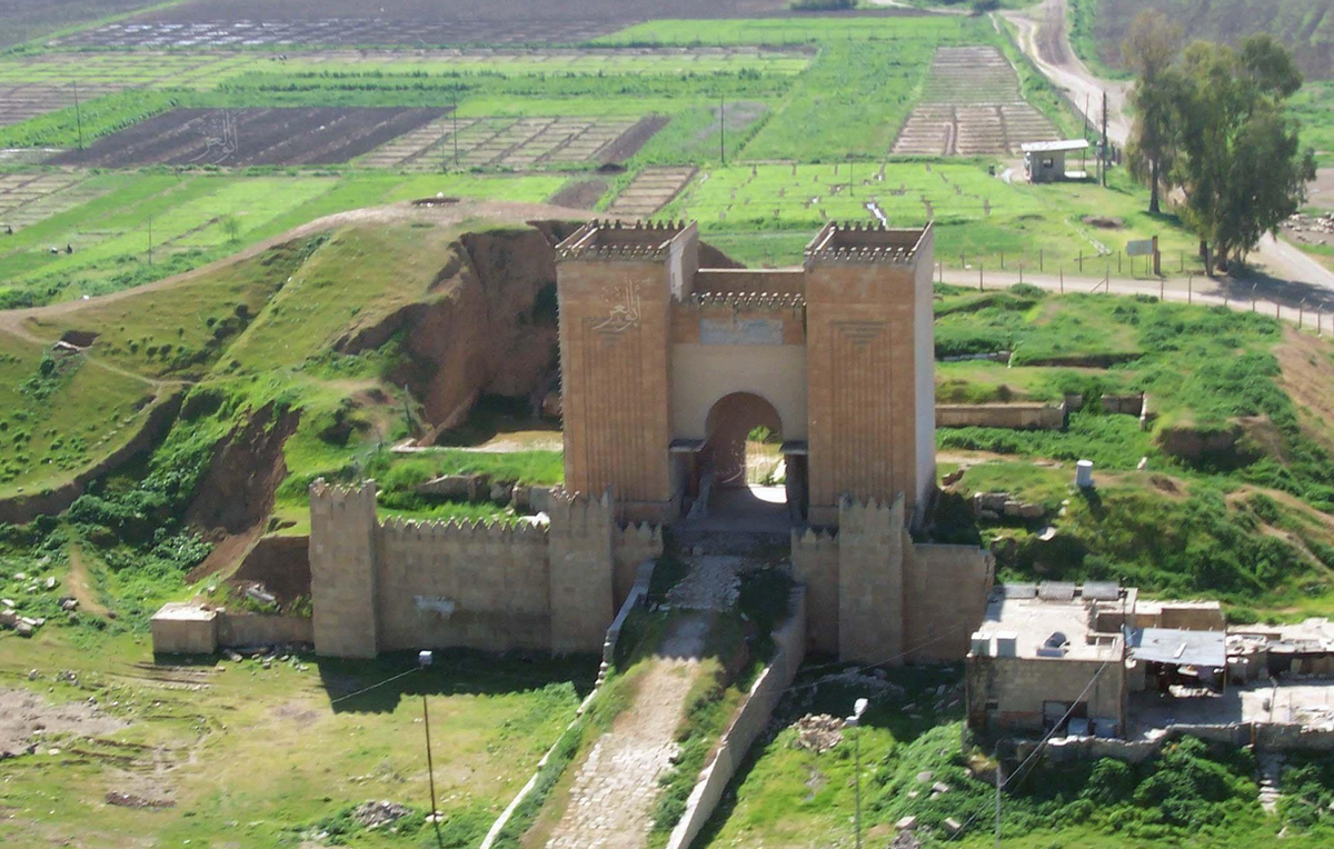 раскопки одних из 15 ворот, ведущих в Ниневию