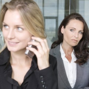 Не вызывайте зависть: думайте, прежде чем поделиться радостью, победой, рассказом об отлично проведенных выходных или перспективном знакомстве.