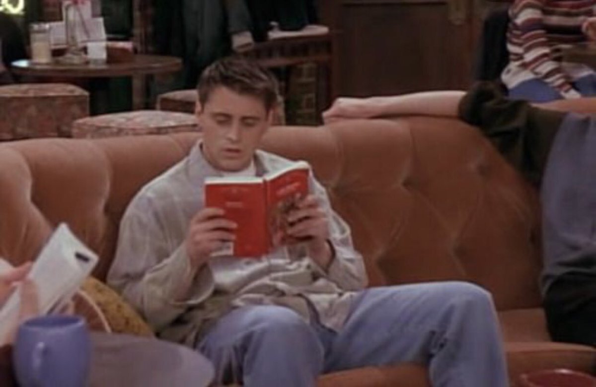 Один из эпизодов сериала «Друзья», где Рэйчел и Джоуи читают любимые книги друг друга. 