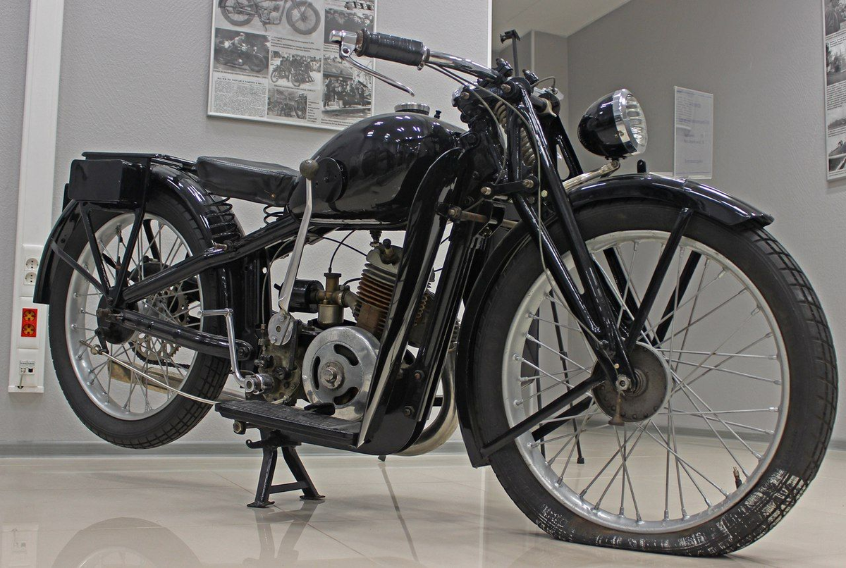 Мотолегенды на фестивале ретро-мототехники под открытым небом "Moto Classic" - М