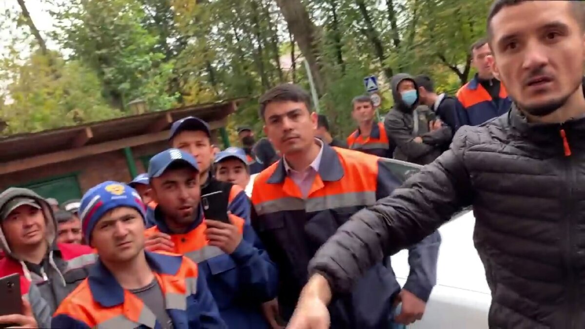 Дворники ГБУ Жилищник Москва