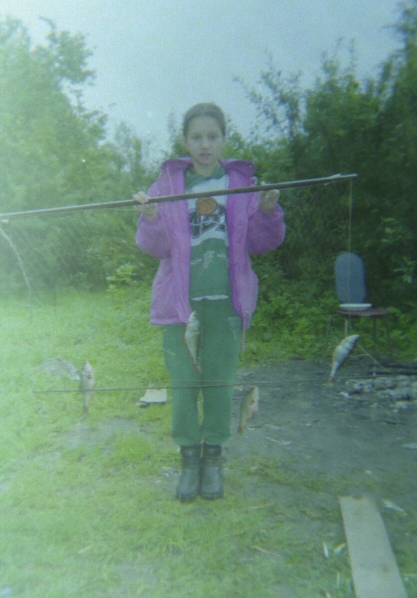 Но в этот раз мы поехали втроём Я, моя дочка и друг Андрей, была суббота 31 сентября, а 1 октября у дочки было день рождения. Это вот как раз один из уловов.