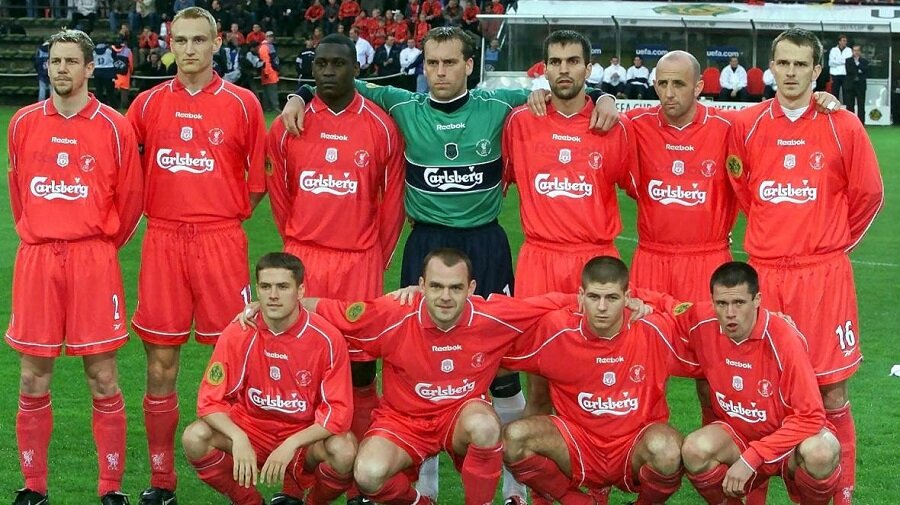 Командное фото «Ливерпуля» перед финалом Кубка УЕФА 2001 года