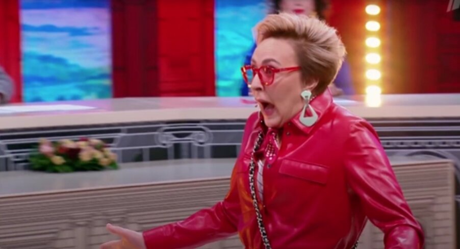 Ёшкин кот! Юбку забыли...