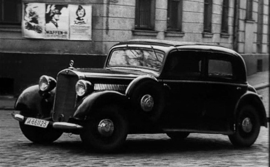 Фильм стал настоящим хитом, однако, когда в начале 1973 года он был смонтирован и его показали высокому телевизионному начальству, на голову режиссера посыпались первые упреки… Какие скандалы вызвал-18