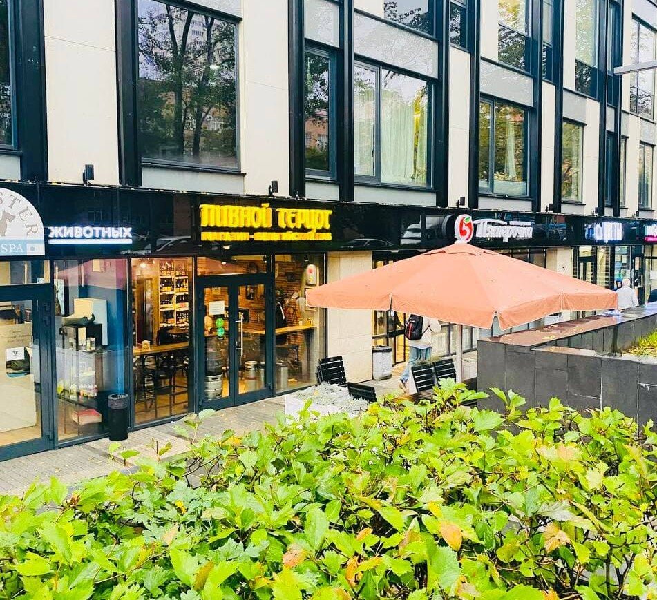 Фасад здания "Пивной Герцог" (Новочеремушкинская, 58)